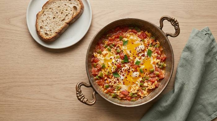 Tavada domatesli, yumurtalı menemen