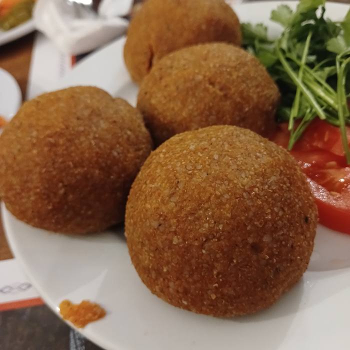 Çıtır kabuklu içli köfteler